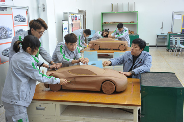 小比例汽车油泥模型制作实训.jpg